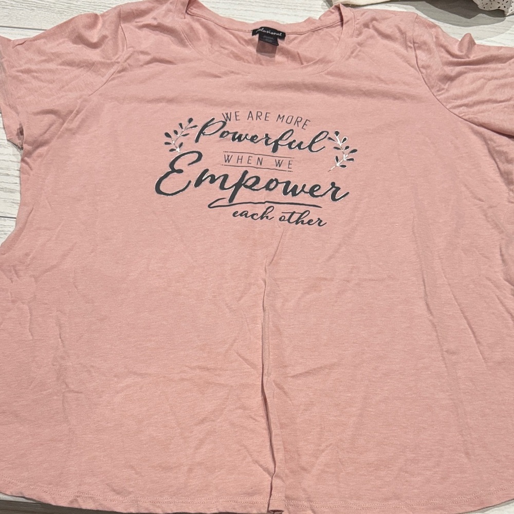 Women's Graphic Tee in Soft Pink